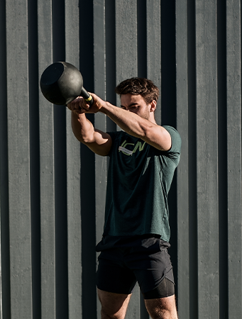 Person som gör Kettlebell swing